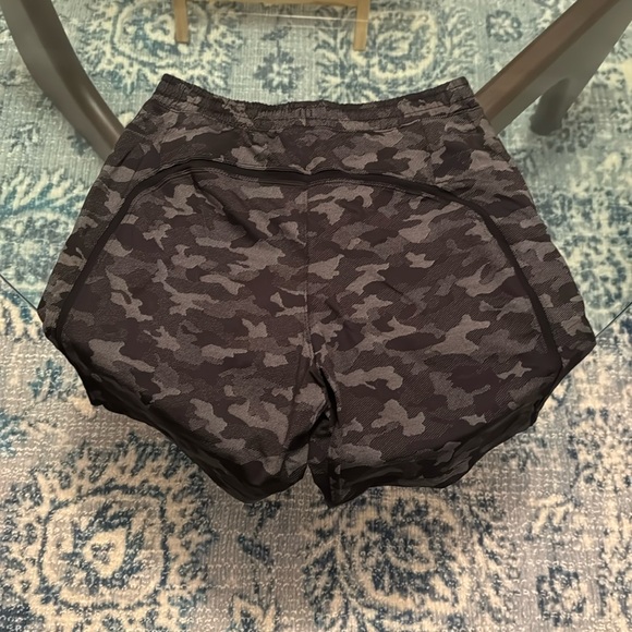 Lululemon Camo Pacebreaker lined shorts - Picture 2 of 2